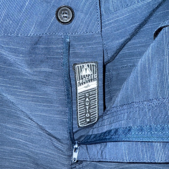 Travis Mathew Brand Men’s Shorts NWOT.  Navy Blue With Faint Stripe. Size 40” - Picture 4 of 6